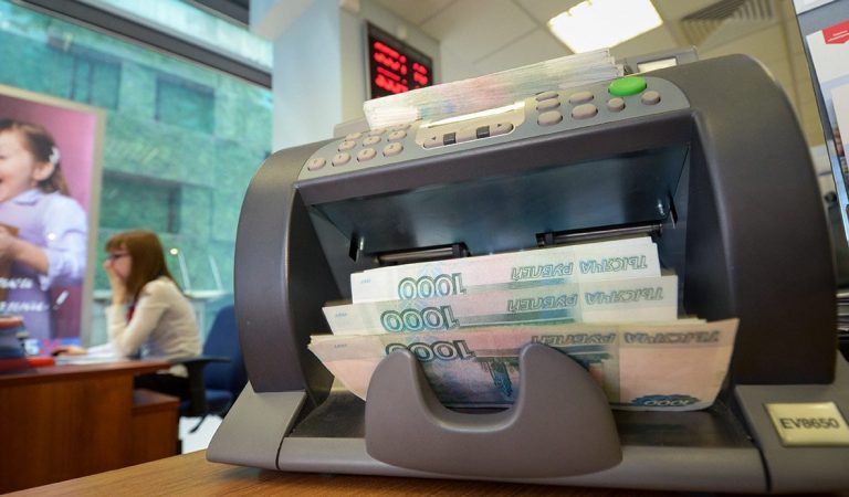 Центробанк России возьмет под контроль все денежные переводы. Деньги, высылаемые трудовыми мигрантами в Таджикистан, тоже будут проверять