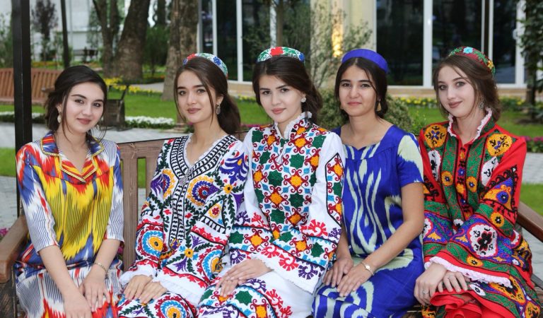 Солнце в подоле. За что мы любим таджикский чакан?