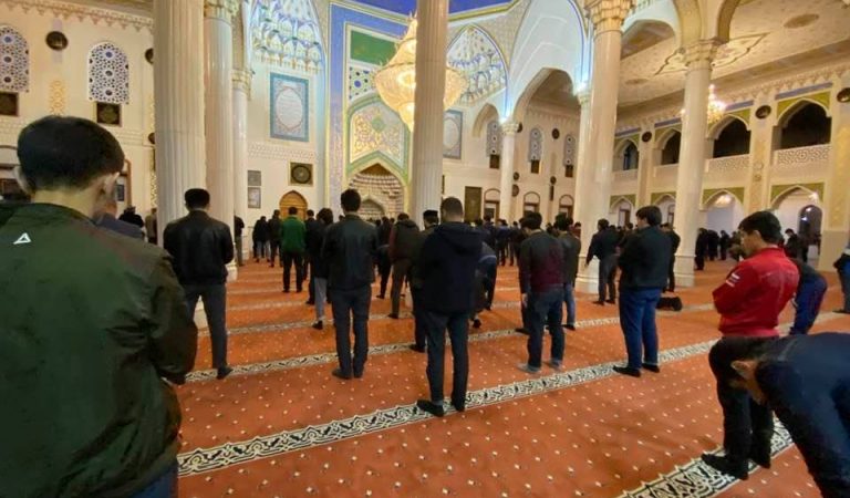 В Таджикистане до сих пор закрыты мечети, хотя массовые ограничения были сняты еще в июне. Коротко о самом главном за сегодня