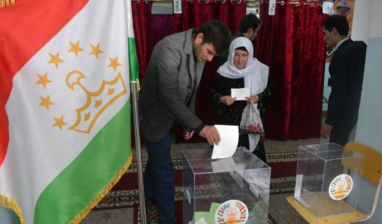 Успеть за 15 минут. Минздрав Таджикистана определил порядок голосования на выборах президента