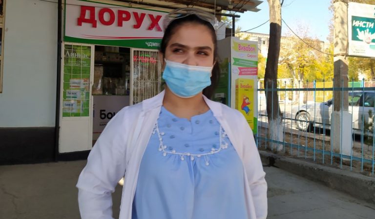 Медсестра Диёна. История афганской беженки, которая помогает лечить таджикистанцев от коронавируса Медсестра Диёна. История афганской беженки, которая помогает лечить таджикистанцев от коронавируса