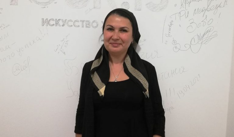 Чудачка Фарангис. Она помогает онкобольным детям и мечтает построить хоспис Чудачка Фарангис. Она помогает онкобольным детям и мечтает построить хоспис