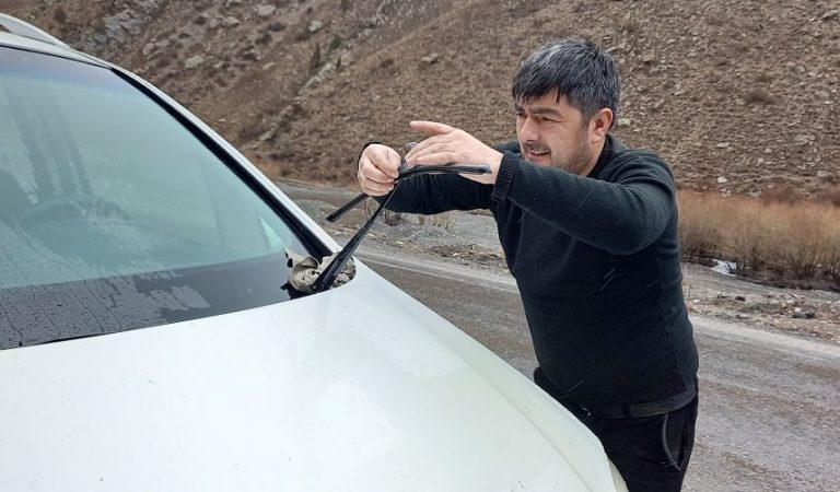 Таксисти шоҳроҳи Душанбе-Хуҷанд: Ҳар сафар шояд бароямон охирон бошад Таксисти шоҳроҳи Душанбе-Хуҷанд: Ҳар сафар шояд бароямон охирон бошад