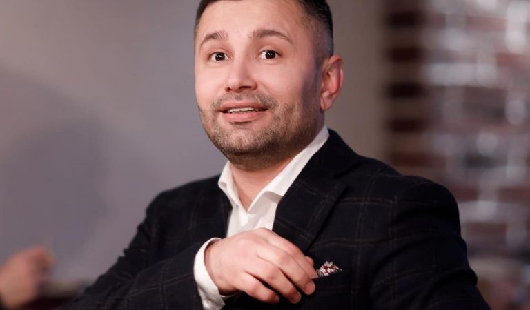 Аз боркашӣ ба тоҷирӣ. Қиссаи муҳоҷири тоҷик, ки дар Маскав миллионер шуд Аз боркашӣ ба тоҷирӣ. Қиссаи муҳоҷири тоҷик, ки дар Маскав миллионер шуд