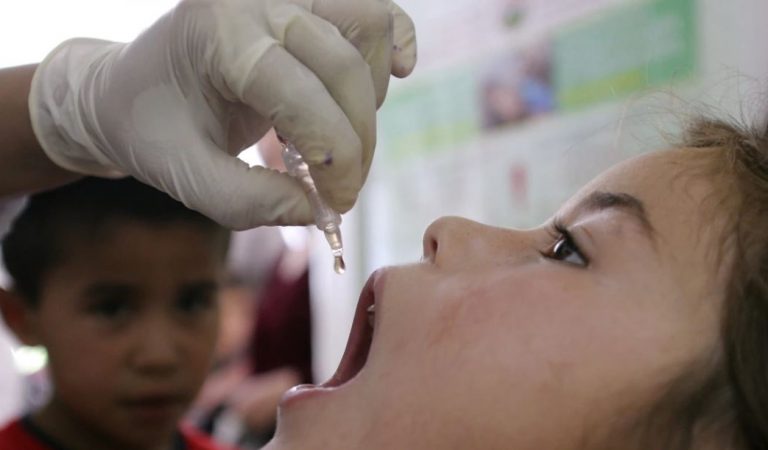 В Таджикистане началась вакцинация детей от полиомиелита 2-го типа. Объясняем, когда и кому будут делать прививку