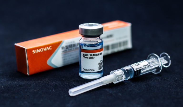 Таджикистан получил 2 млн доз CoronaVac. Почему китайские ученые советуют вколоть третью дозу вакцины?