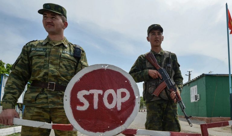 Кыргызская погранслужба открыла некоторым гражданам Таджикистана въезд через наземные КПП