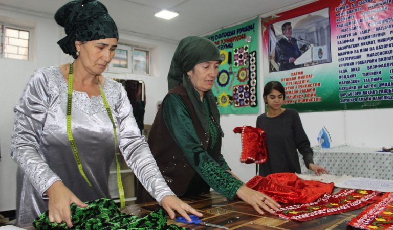 Как в Таджикистане бывшая осужденная получила президентский грант