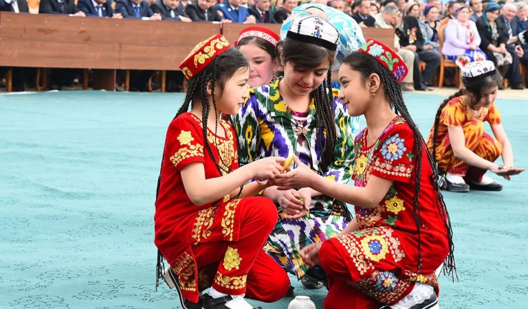 «Бояд донист». Почему в Таджикистане сохраняется достаточно большое количество незарегистрированных детей