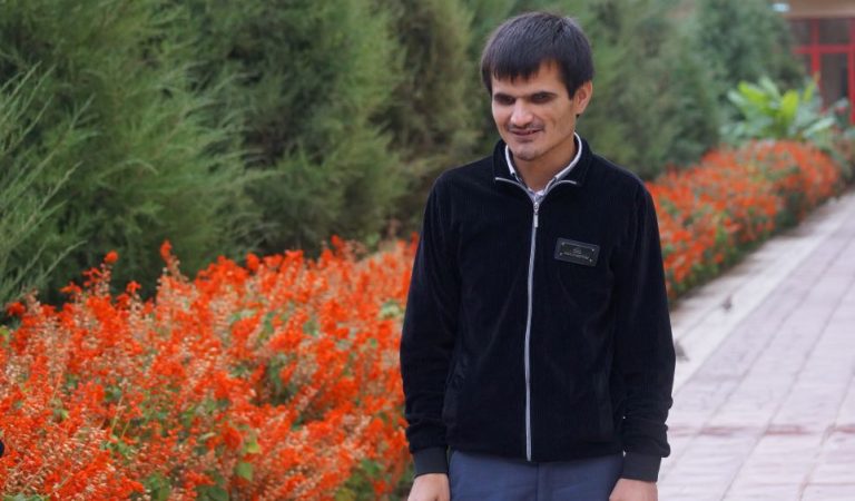 Как незрячий молодой человек стал журналистом на таджикском радио