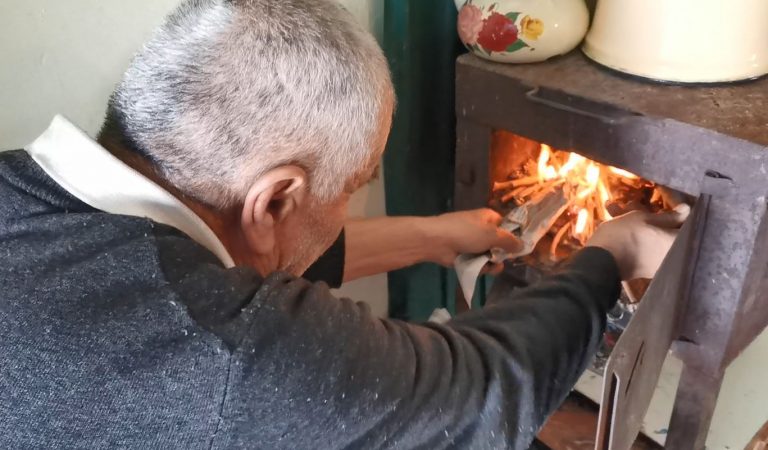 Чудо-печка «сандали». Как на юге Таджикистана обогреваются при помощи национальной печи