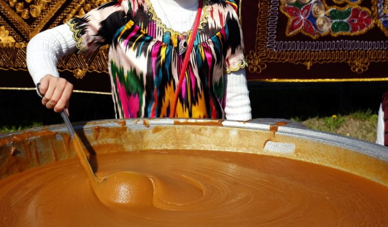 Суманак, дангича или бодж. Какие блюда готовят в Таджикистане на Навруз?