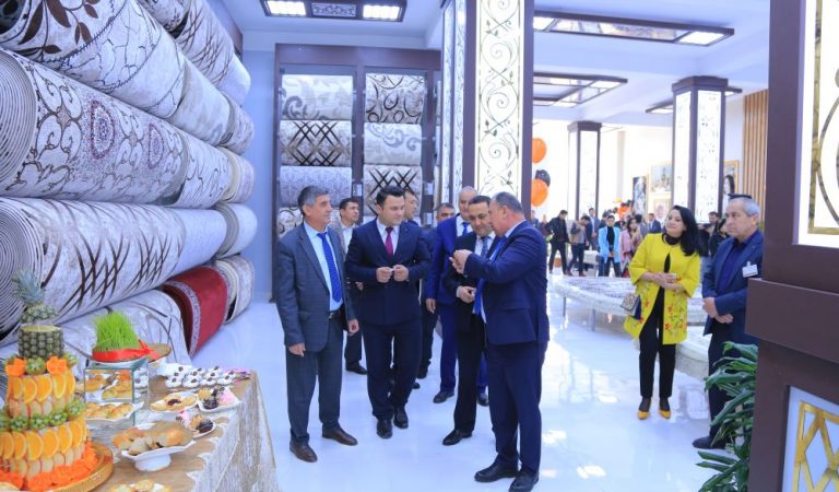 «Ковры Кайраккума» открыли в Душанбе специализированный торговый центр — Kolin.tj