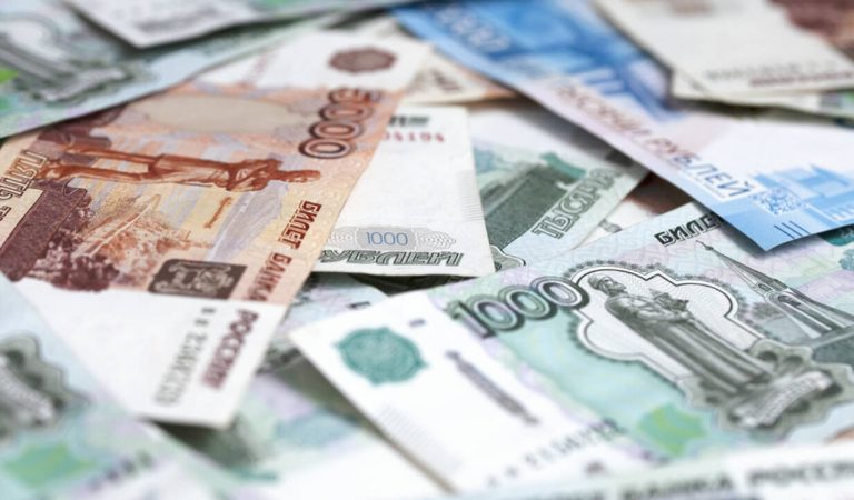 Неустойчивый курс. Российский рубль в Таджикистане то дешевеет, то дорожает