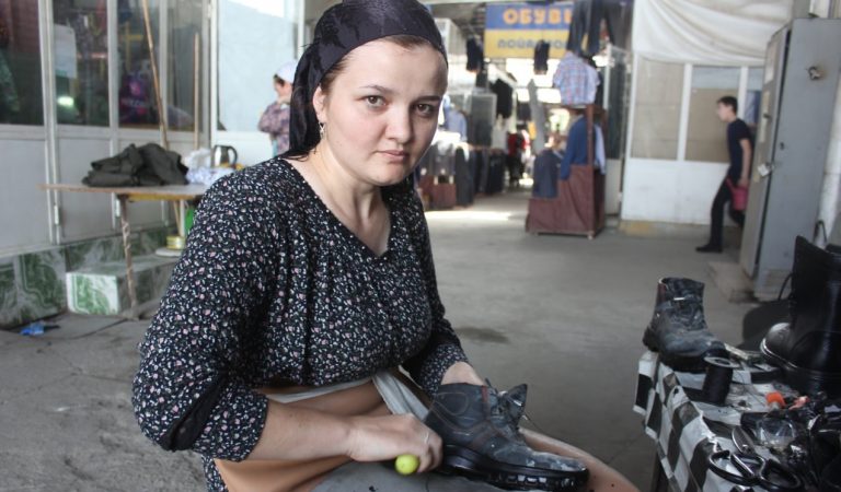 Дочь сапожника. Как Сайёра стала мастером по ремонту обуви в Душанбе