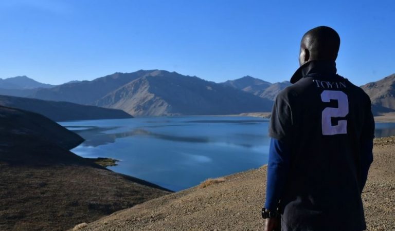 «Мертвое озеро» и фантастические горы. Что поразило в Таджикистане американского блогера-путешественника?