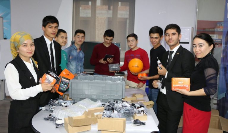 Будущее за роботами. Как на севере Таджикистана молодежь обучается IT-технологиям и инновациям