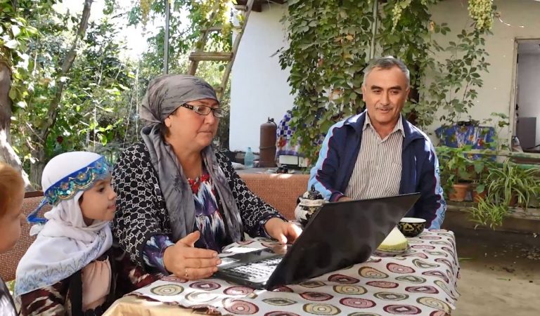 Ломая стереотипы. Как женщина на севере Таджикистана занимается бизнесом и ей помогает в этом супруг