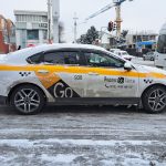 Дар кӯчаҳои шаҳрҳои Душанбе ва Хуҷанд автомобилҳо бо логотипи "Яндекс Такси" мушиҳода мешаванд.