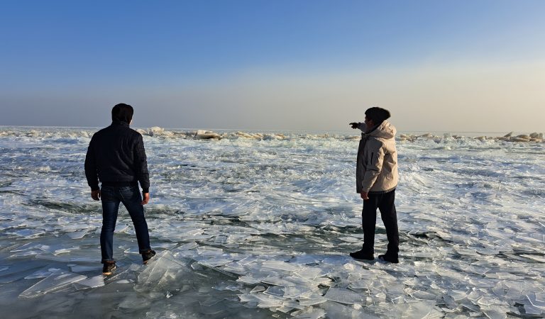 Море замерзло. Когда в Таджикистане потеплеет?