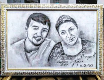 Илҳом аз рассомӣ даромад ба даст меорад.