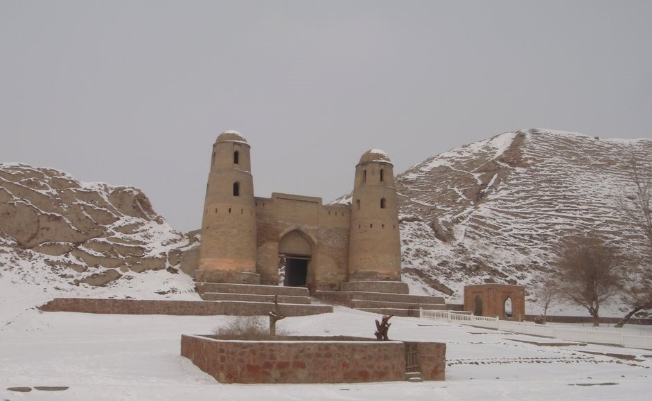 Гиссарская крепость зимой 