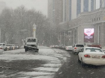 улица Рудаки в Душанбе зимой