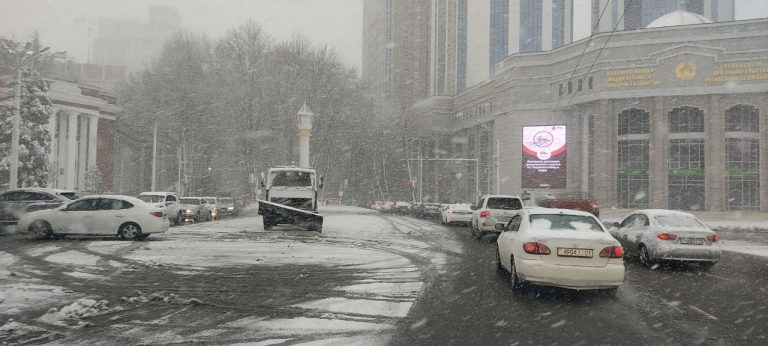 улица Рудаки в Душанбе зимой