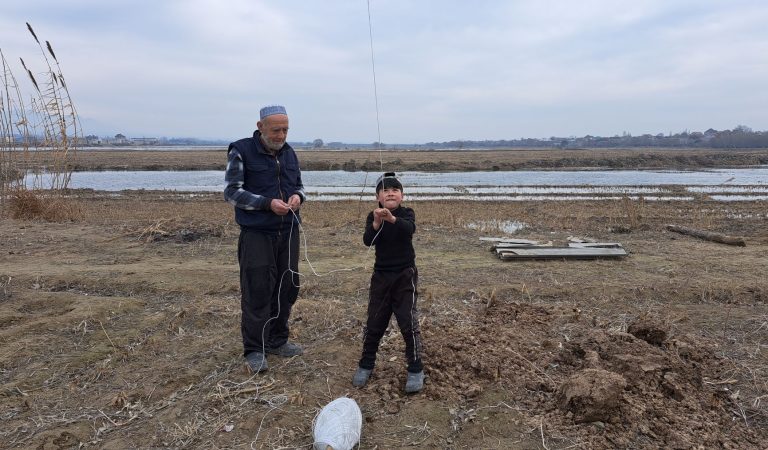Детская забава. Как 75-летний дед из Таджикистана увлекается воздушными змеями