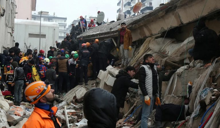 Что рассказывают таджикистанцы, которые стали очевидцами разрушительного землетрясения в Турции