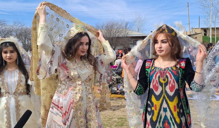 Приветствие невест. Что за праздник отмечают весной на севере Таджикистана?