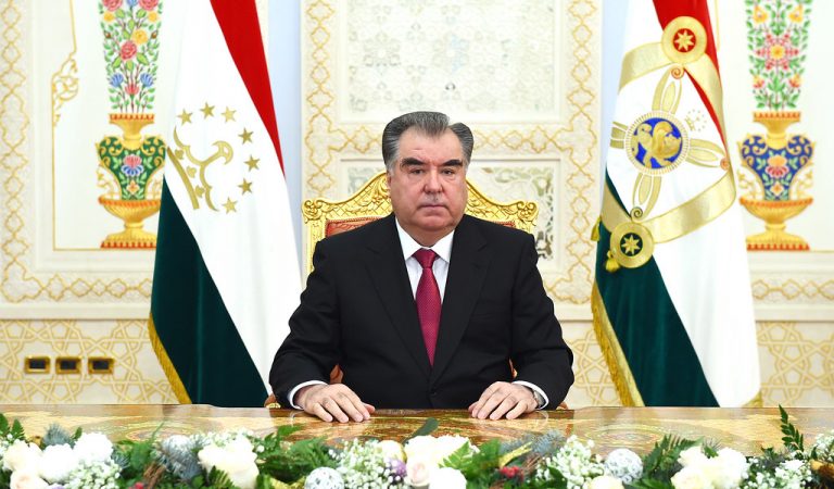 Эмомали Рахмон поздравил таджикистанцев с праздником Фитр и призвал избегать расточительства
