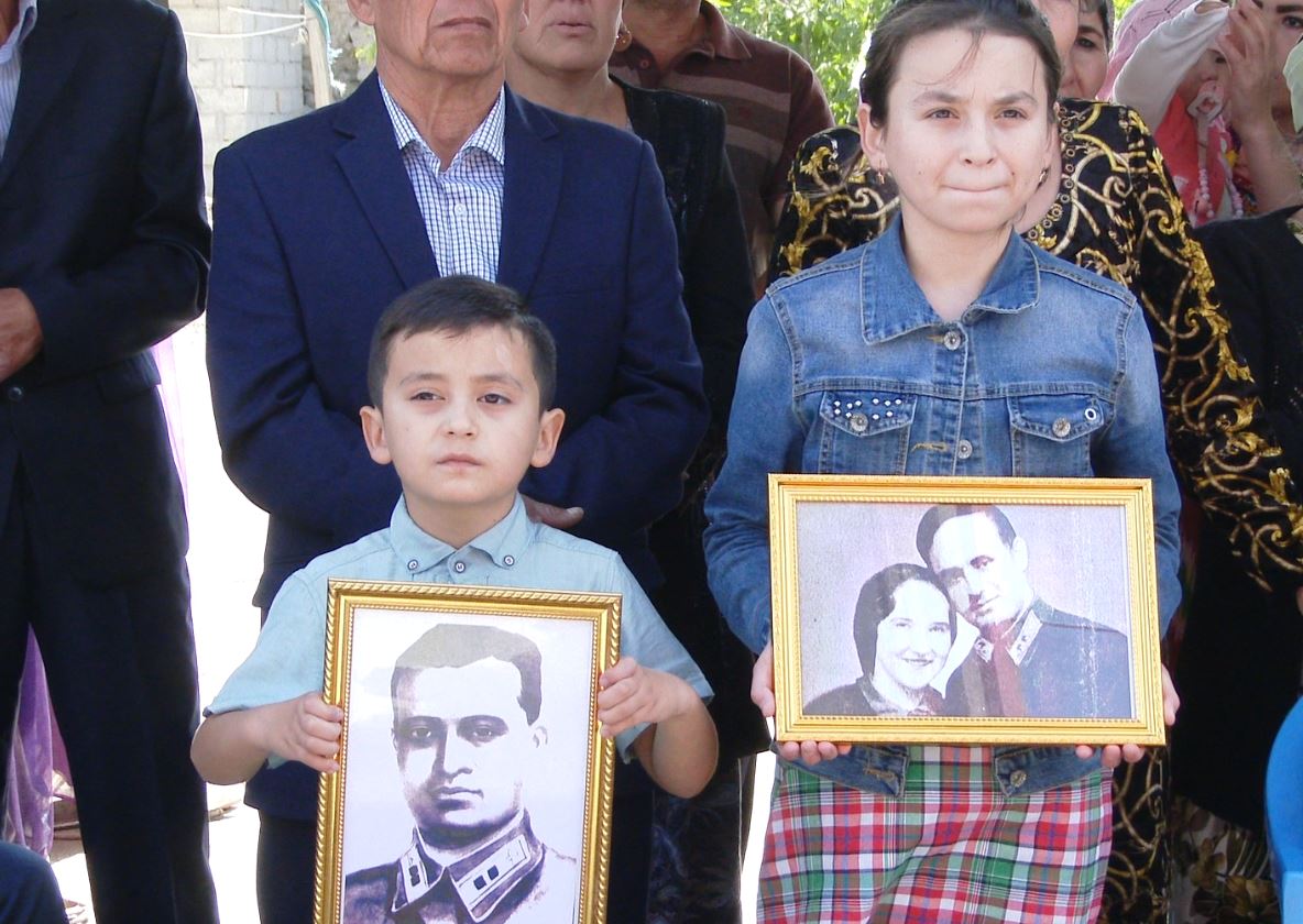 Открытие мемориальной доски первого военного летчика Таджикистана Абдурахмана Артыковича Исмаилова