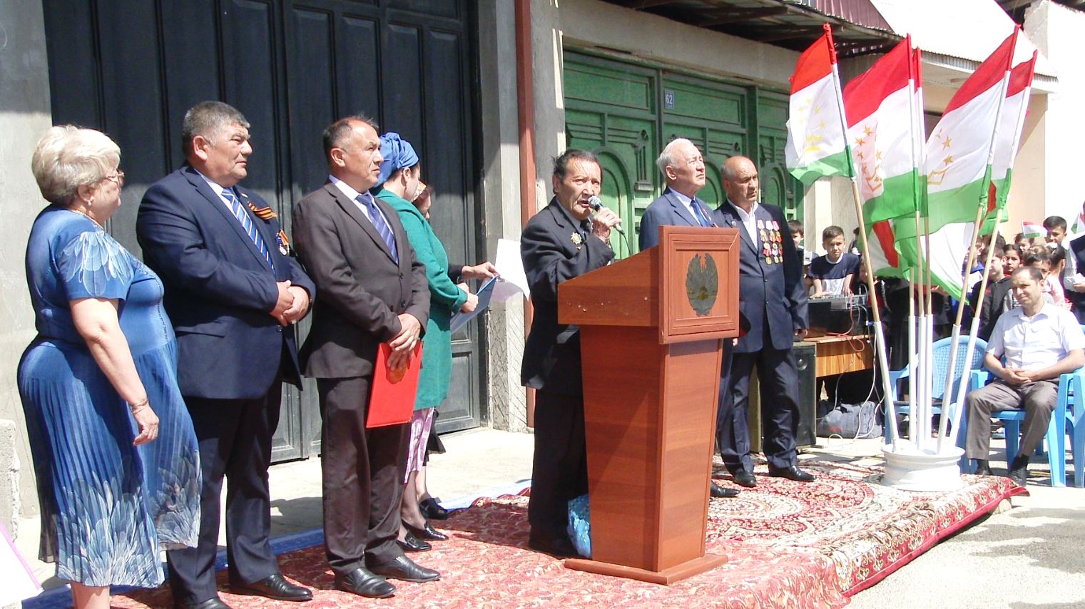 церемония открытия мемориальной доски первому военному летчику Таджикистана