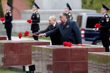 Президенти Тоҷикистон ба Русия сафар кард