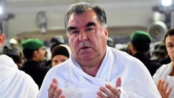 Президенти Тоҷикистон дар Каъба