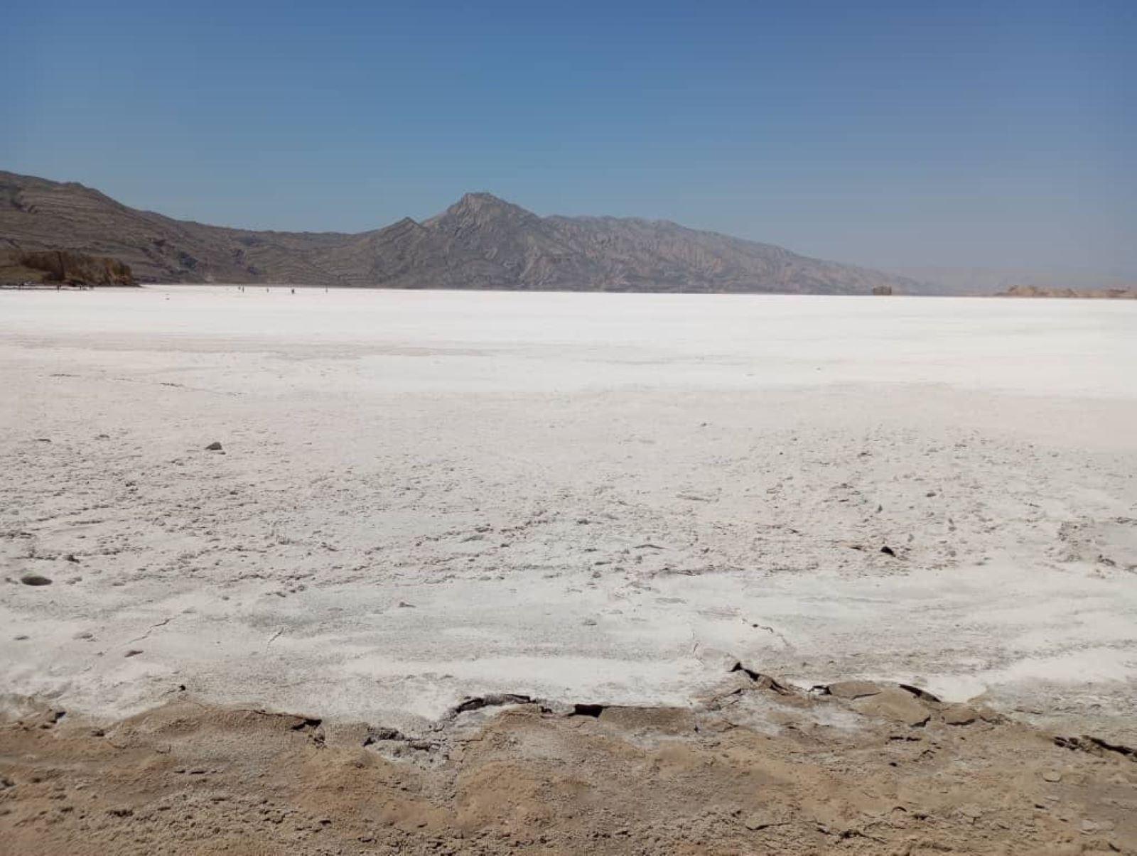 Аксикон - соленое озеро в Таджикистане