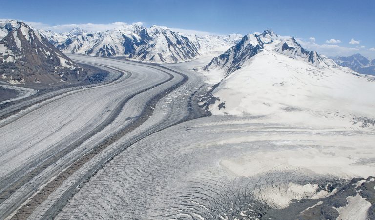 Сырдарья стала рекой Сир, ледник Федченко – Ванджях. Полный список новых названий 3,5 тысяч географических объектов в Таджикистан