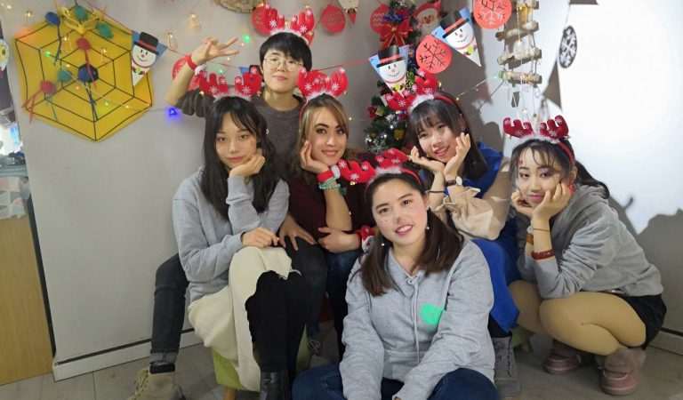 Как сельская девушка из Согда обучает китайских школьников английскому языку