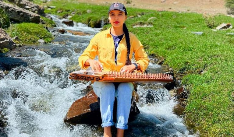 «Музыка – это я сама». Как канунистка из Согдийской области завоевала популярность в Таджикистане и Узбекистане