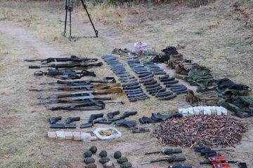 Яроқу муҳимоти ҷангии аз террористон мусодирашуда