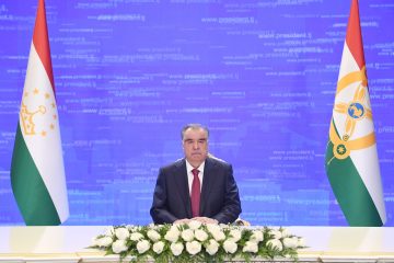 Эмомалӣ Раҳмон тоҷикистониёнро бо Рӯзи забони давлатӣ табрик гуфт