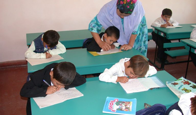 Изучение языков в Таджикистане. Почему в школах нет прогресса