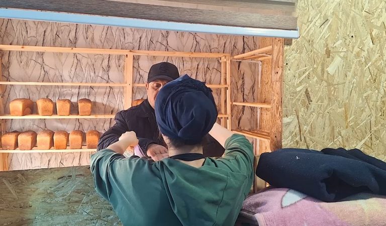 Как в Душанбе пекут рушанский хлеб на закваске