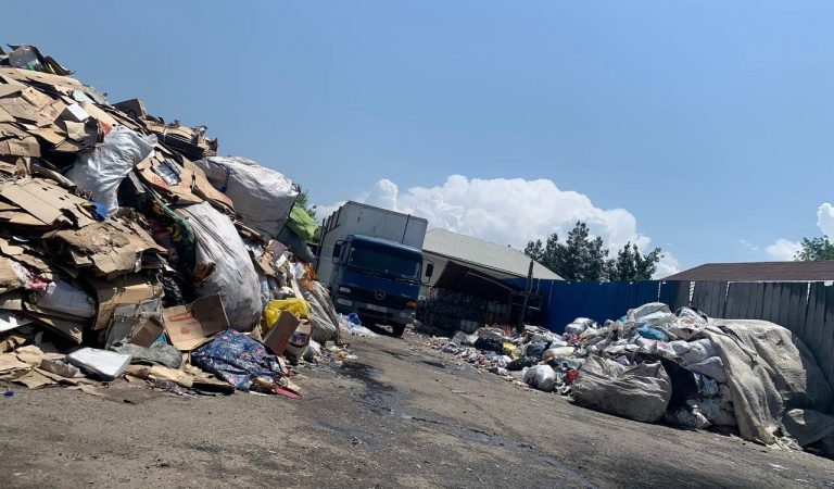 Путь пластика в Душанбе: от мусорных свалок до Узбекистана