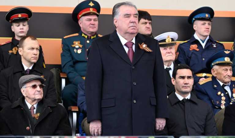 Иштироки Эмомалӣ Раҳмон дар 80-солагии Ғалаба дар Москва Иштироки Эмомалӣ Раҳмон дар 80-солагии Ғалаба дар Москва