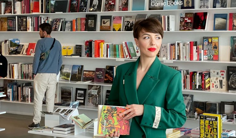 «Искусство – это и про планирование». Как Каролина помогает таджикским художникам развивать их творчество