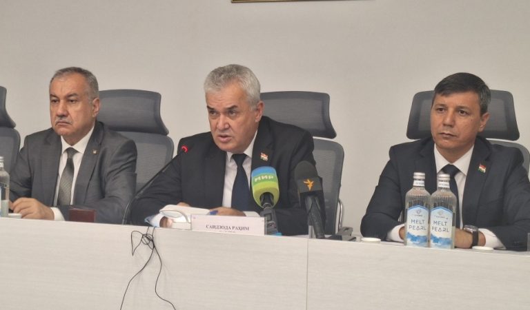 Мактабҳои Тоҷикистон ба қариб 4 ҳазор омӯзгор эҳтиёҷ доранд Мактабҳои Тоҷикистон ба қариб 4 ҳазор омӯзгор эҳтиёҷ доранд
