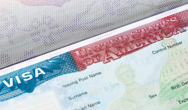 Что и как влияет на одобрение туристической визы в США. Рассказываем подробно