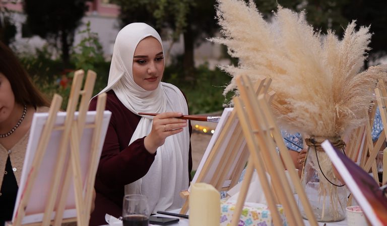 «Девушкам не стоит забывать, что они талантливые». Как проект Art Hona проводит в Душанбе арт-девичники «Девушкам не стоит забывать, что они талантливые». Как проект Art Hona проводит в Душанбе арт-девичники